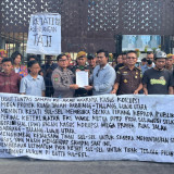 Gelar Aksi Unjuk Rasa, Massa Desak Kejati Sulsel Usut Tuntas Dugaan Korupsi Proyek Jalan