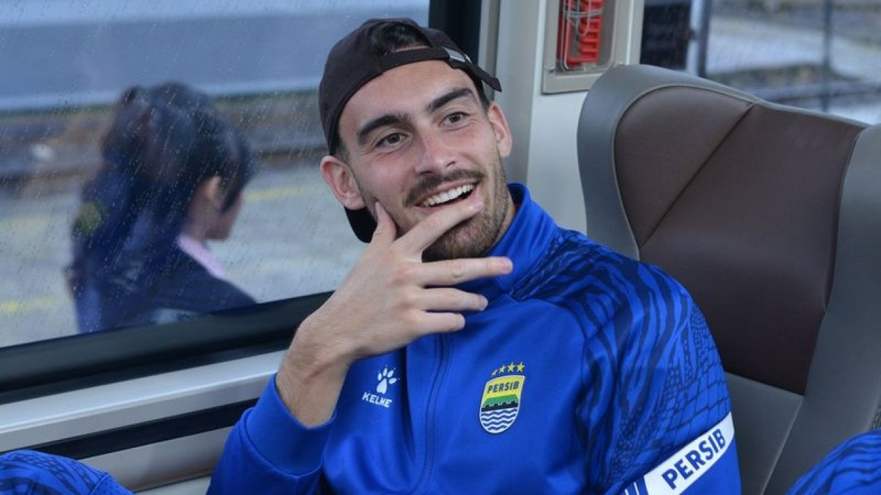 Andrew Jung Sesumbar Jelang Persija Vs Persib, Striker Prancis itu Kirim Ancaman: Menang Semua Laga, Kami Juara
            - galeri foto