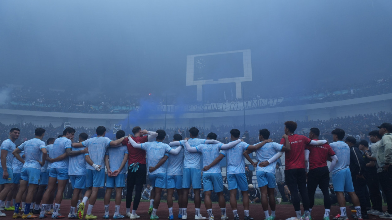 Blak-blakan Umuh Muchtar Soal Laga Persija vs Persib di Stadion Segiri: Jujur Saja, Persija Pasti Kaget!
            - galeri foto