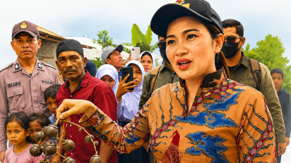 Kelewat Jujur, Celetukan Gubernur Sherly Tjoanda saat Cicipi Kenari Sebelei Bikin Warganet Tertawa