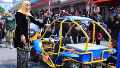 Konvoi Kendaraan Listrik Siswa SMK Meriahkan Peringatan Hardiknas, Gubernur Khofifah Puji Kreativitas Insan Vokasi Jatim