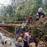 Sinergi untuk Negeri, Polres Trenggalek bersama Warga Bangun Jembatan Merah Putih Presisi