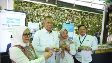 Strategi Pemberdayaan Perempuan Bangun Ekonomi Keluarga Lewat UMKM dan Ekonomi Syariah 