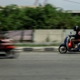Potret Kota: Aksi Berbahaya Pemotor Lawan Arus di Cakung-Cilincing Terekam Saat Siang Hari