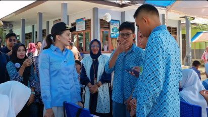 Siswa SMA Ngadu ke Gubernur Malut karena Gurunya Jarang Masuk Kelas, Sherly Tjoanda: Kamu Curhat ke Orang yang Tepat