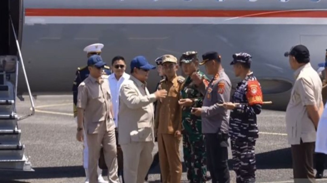 Presiden Prabowo Tiba di Pulau Miangas Sulut Usai Hadiri KTT ASEAN
            - galeri foto