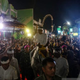 Kirab Budaya Milangkala Tatar Sunda di Karawang Disaksikan Ribuan Warga