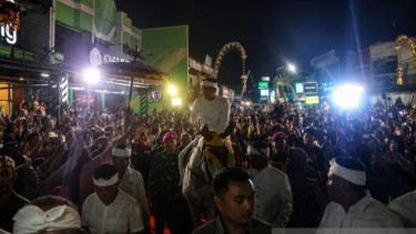 Kirab Budaya Milangkala Tatar Sunda di Karawang Disaksikan Ribuan Warga