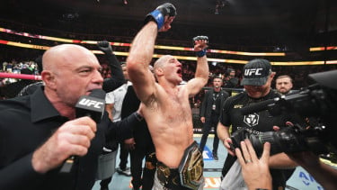 Rekap Hasil UFC 328: Sean Strickland Pecundangi Khamzat Chimaev, Joshua Van Pertahankan Sabuk Juara