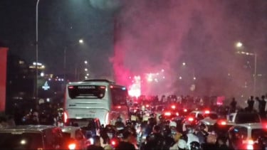 Bobotoh Konvoi Rayakan Kemenangan Persib atas Persija, Jalan Pasupati Kota Bandung Macet Parah