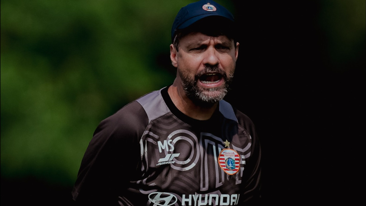 Mauricio Souza Keberatan Keputusan Wasit FIFA Usai Persija Kena Comeback Persib
            - galeri foto