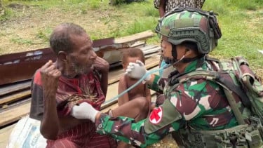 Terabas Pelosok Papua, Koops TNI Habema Gelar Pelayanan Kesehatan Serentak hingga Edukasi Warga Pedalaman