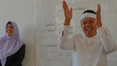 Reaksi Unik Dedi Mulyadi saat Tahu Rambut 18 Siswi SMK di Garut Dipotong Guru, Langsung Dibawa ke Salon