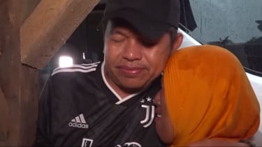 Dedi Mulyadi Tak Kuasa Menangis, Ibu Penjual Rambutan Rela Rugi 22 Ikat untuk Anak Yatim, KDM: Dikasih Semua