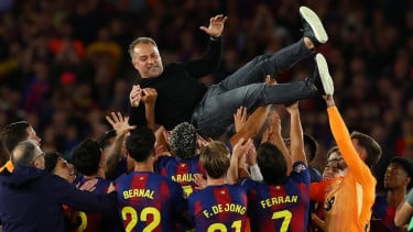 Kandaskan Real Madrid, Para Pemain Barcelona Persembahkan Gelar Juara Liga Spanyol untuk Hansi Flick