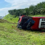 Bus Halmahera Terbalik di Tol JMKT usai Hantam L300, Empat Penumpang Tewas
