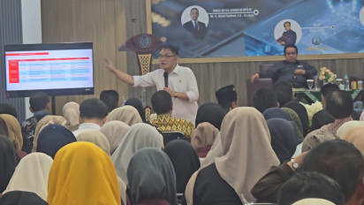 Wamendes Ahmad Riza Patria Ajak Mahasiswa Bangun Desa dengan Teknologi