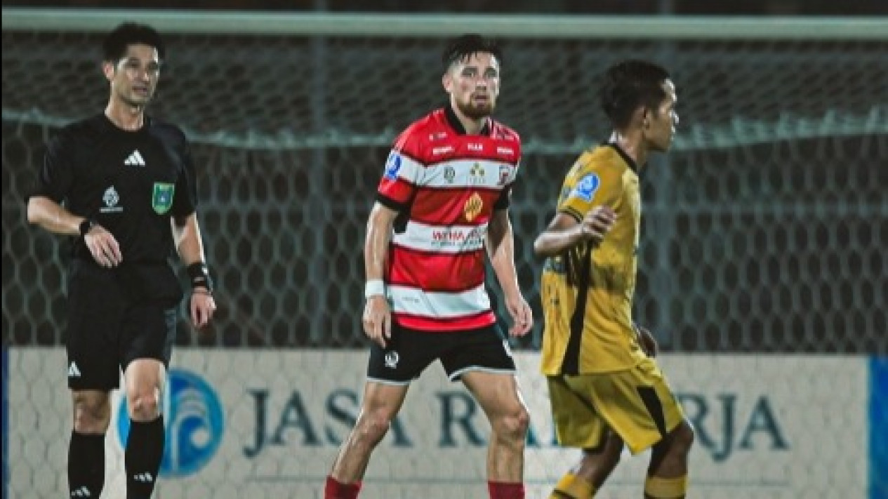 Madura United Masih Harap-harap Cemas, Dihantui Jurang Degaradasi Usai Gagal Taklukkan Bhayangkara FC
            - galeri foto