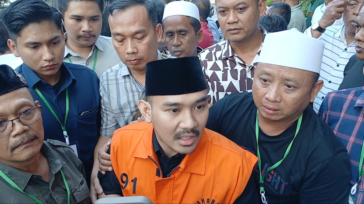 Sidang Dugaan Korupsi Ijon Proyek Kuswara Kunang dan Ayahnya Kembali Digelar, Kuasa Hukum: Terlihat Dipaksakan
            - galeri foto