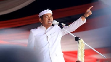 Dedi Mulyadi Kesal Kendaraan Listrik Tak Dikenai Pajak, KDM Siap Hapus Pajak: Siapa yang Pakai Jalan Dia yang Bayar!