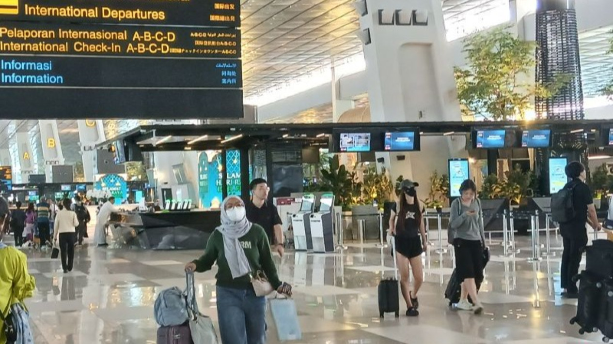 Waspada Hantavirus, Bandara Soetta Perketat Pengawasan Pelaku Perjalanan dari Empat Negara
            - galeri foto