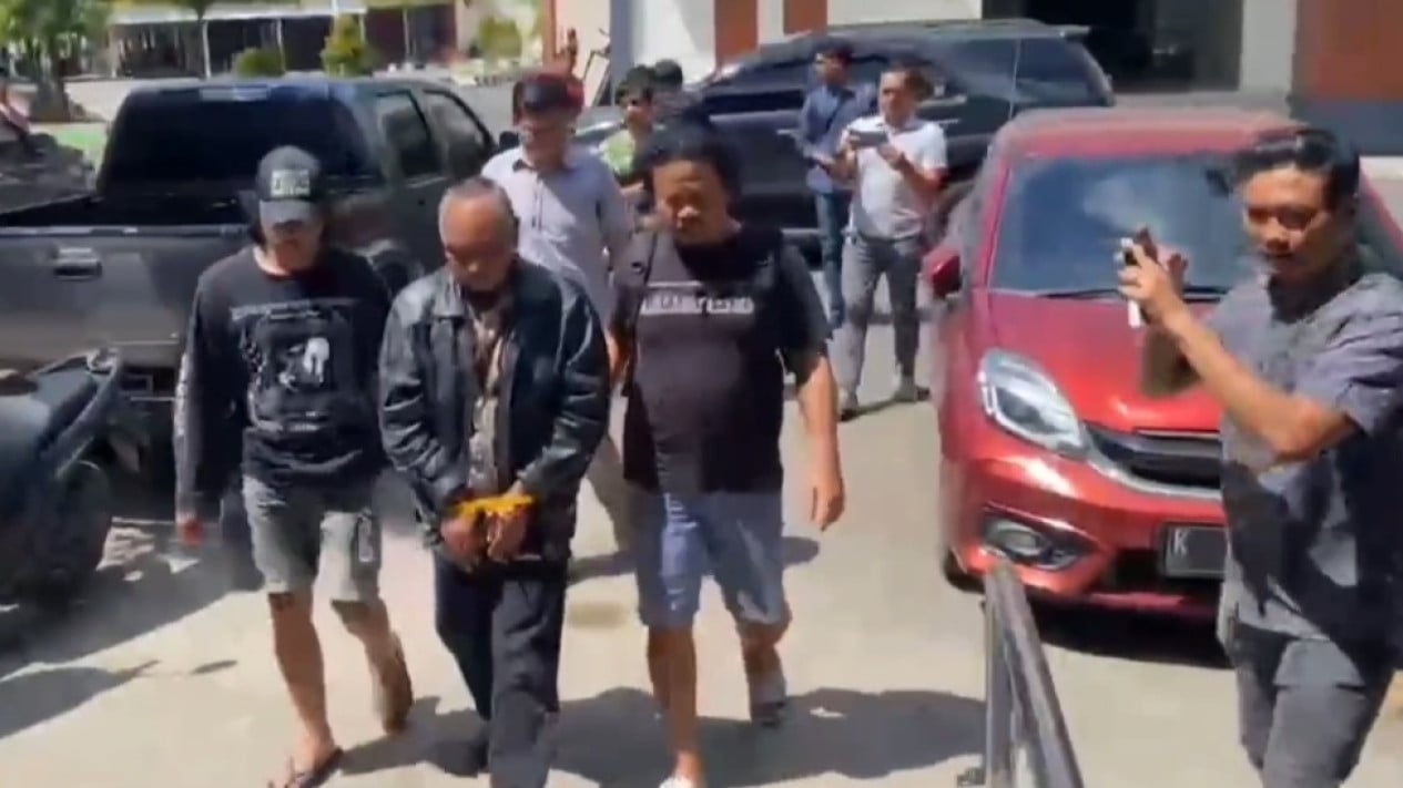 Terbongkar, Oknum Pengasuh Ponpes di Pati Diduga Cabuli Santriwati Sejak Tahun 2020
            - galeri foto