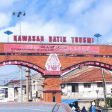 Punya Potensi Jadi Wisata Unggulan Jabar, KDM akan Sulap Kawasan Batik Trusmi Cirebon Seperti Malioboro