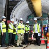 Gibran Akui Progres Pembangunan MRT Fase 2A Berjalan Cepat