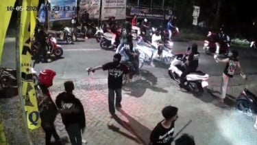 Ratusan Oknum Pesilat Bentrok di Dukun Gresik, Lima Orang Terluka