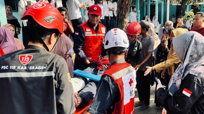 Atap Madrasah Tsanawiyah Sambungmacan Sragen Roboh, 8 Orang Dilarikan ke Rumah Sakit