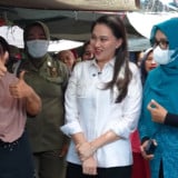 Ibu-ibu Pedagang Pasar Teriak Gubernur Malut 2 Periode, Respons Bijak Sherly Tjoanda: Satu Selesai Dulu