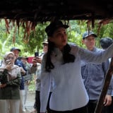 Lihat Masyarakat Pedalaman Trauma Ada Pejabat yang Janji Manis Buat Perumahan, Sherly Tjoanda: Kita Bikin Lebih Bagus