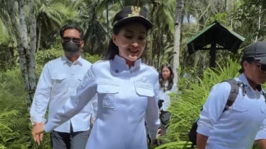 Tingkah Gemas Gubernur Sherly Tjoanda saat Blusukan di Hutan Suku Togutil, Tiba-tiba Akui Ingin Menghilang