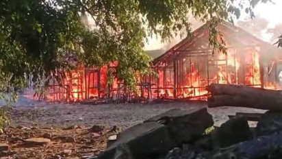Diduga Korsleting Listrik, Rumah Warga di Lengkong Nganjuk Ludes Terbakar hingga Rata dengan Tanah