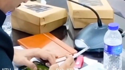 Heboh Video DPRD Jember Main Game dan Merokok saat Bahas Stunting, Ini Kata Ketua DPRD