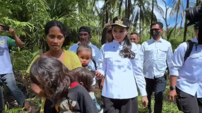 Gubernur Sherly Tjoanda Sampai Minta Izin Saking Gemasnya dengan Anak-anak Suku Togutil: Dia Cantik, Lho