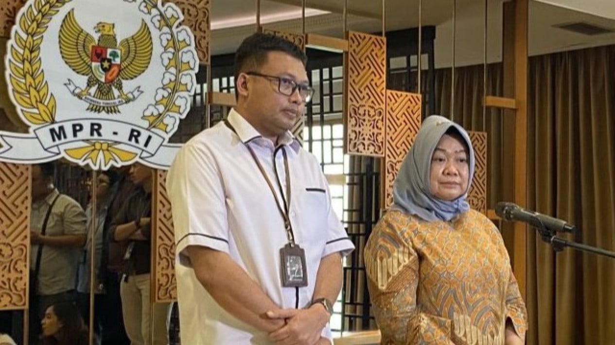 Masyarakat Tagih Permohonan Maaf Pribadi Juri Lomba Cerdas Cermat Kalbar, Begini Jawaban Setjen MPR
            - galeri foto