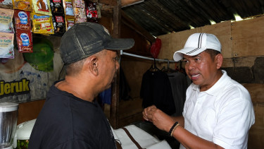 Dedi Mulyadi Borong Dagangan Warung Jus Seharga Rp5 Juta, Minta Pemilik Bagikan Gratis ke Warga