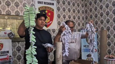 Polisi Grebek Tempat Produksi Petasan di Kraksaan Probolinggo, Pemilik dan Barang Bukti Diamankan