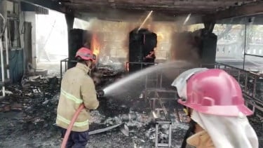 Ratusan Motor Karyawan PT Arami Jaya di Purworejo Terbakar, Damkar Kerahkan Enam Unit Mobil Pemadam