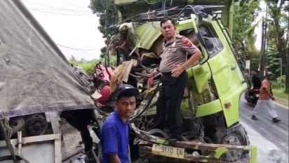 Kecelakaan Adu Banteng Dua Truk di Gresik, Sopir Dump Truk Tewas Terjepit