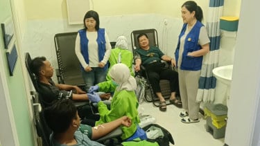 Puluhan Warga Surabaya Ikut Donor Darah, Terkumpul 58 Kantong untuk PMI