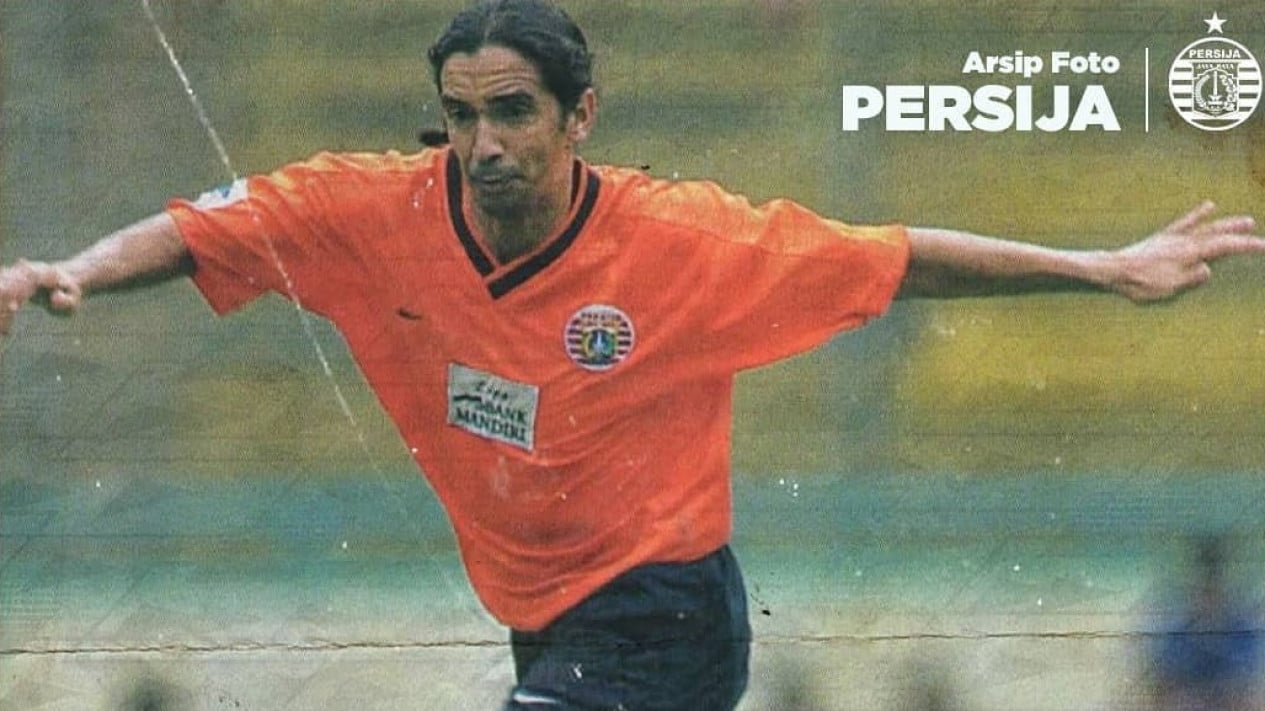 Diminta Gantikan Posisi Mauricio Souza, Legenda yang Bawa Persija Juara Era 2001 Beri Respons Berkelas
            - galeri foto