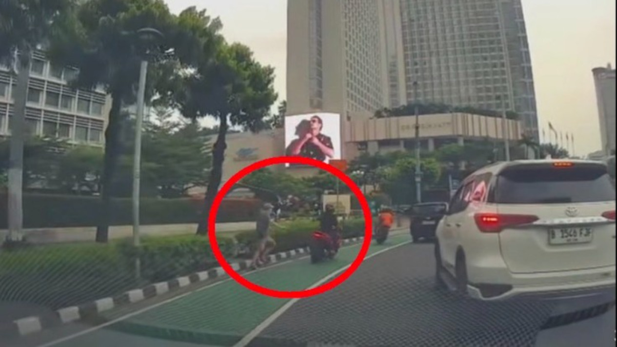 Polisi Masih Identifikasi Pelaku Penjambretan HP Milik WN Italia
            - galeri foto