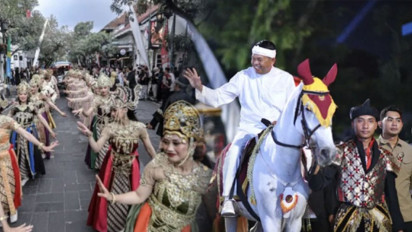 Wargi Jabar Harus Tahu, Maksud di Balik Kirab Budaya Milangkala Tatar Sunda Mahkota Binokasih oleh KDM