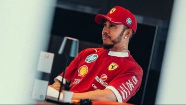 Sama-sama Kesulitan di F1 2026, Ralf Schumacher Sebut Ini Sudah Waktunya Lewis Hamilton dan Fernando Alonso untuk Pensiun