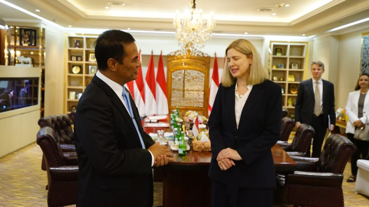 Australia Sampai Telepon Amran, Indonesia Dipuji karena Selamatkan Pasokan Pupuk di Tengah Krisis Global
            - galeri foto