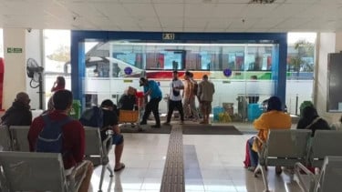 Libur Panjang Pekan Ini, Penumpang Bus AKAP di Terminal Pulogebang MenurunLibur Panjang Pekan Ini, Penumpang Bus AKAP di Terminal Pulogebang Menurun