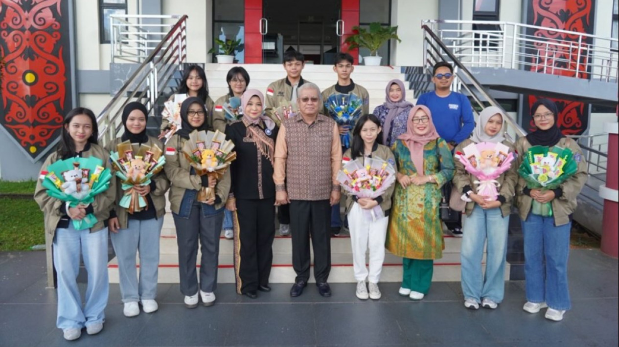 Siswinya Viral Setelah Tampil di LCC MPR Kalbar, SMAN 1 Pontianak Berpotensi Kebanjiran Pendaftar di SPMB 2026
            - galeri foto
