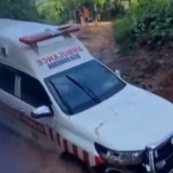 Dua Ambulans Pembawa Pasien Rujukan Terjebak Longsor dan Banjir di Kalumpang Mamuju Akibat Cuaca Buruk